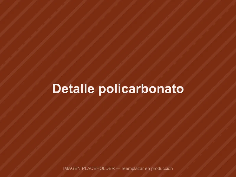 Detalle de cubierta en policarbonato alveolar